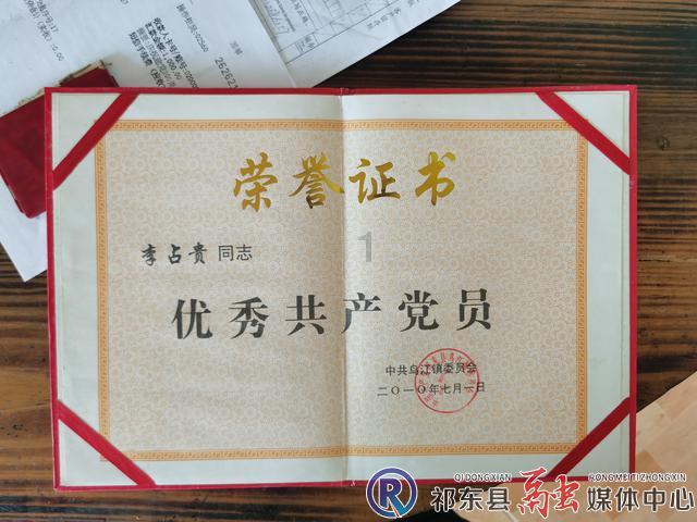 无限翻滚小球